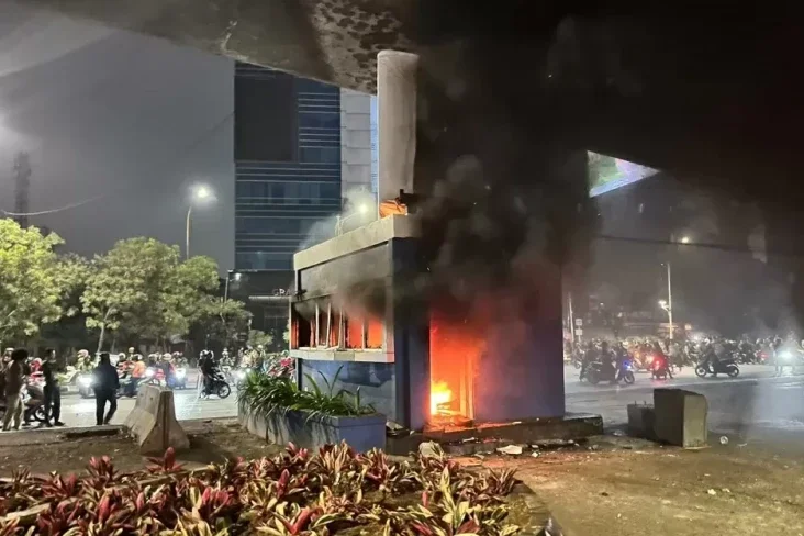 Aksi 27 Agustus Diwarnai Perusakan Fasilitas Publik di Sejumlah Titik Jakarta
