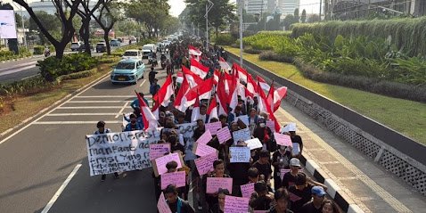 Massa Aksi Komando Rakyat Jaga Persatuan Berdemonstrasi di DPR, Berikut 5 Seruannya